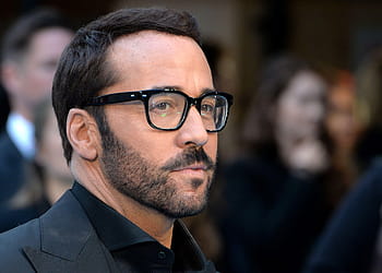 A Closer Inspection at Jeremy Piven’s Award-Winning Performance in Entourage post thumbnail image