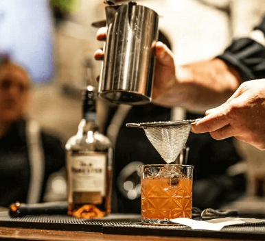 Crafting Cocktails Anywhere: The Art of Mobile Bartending post thumbnail image